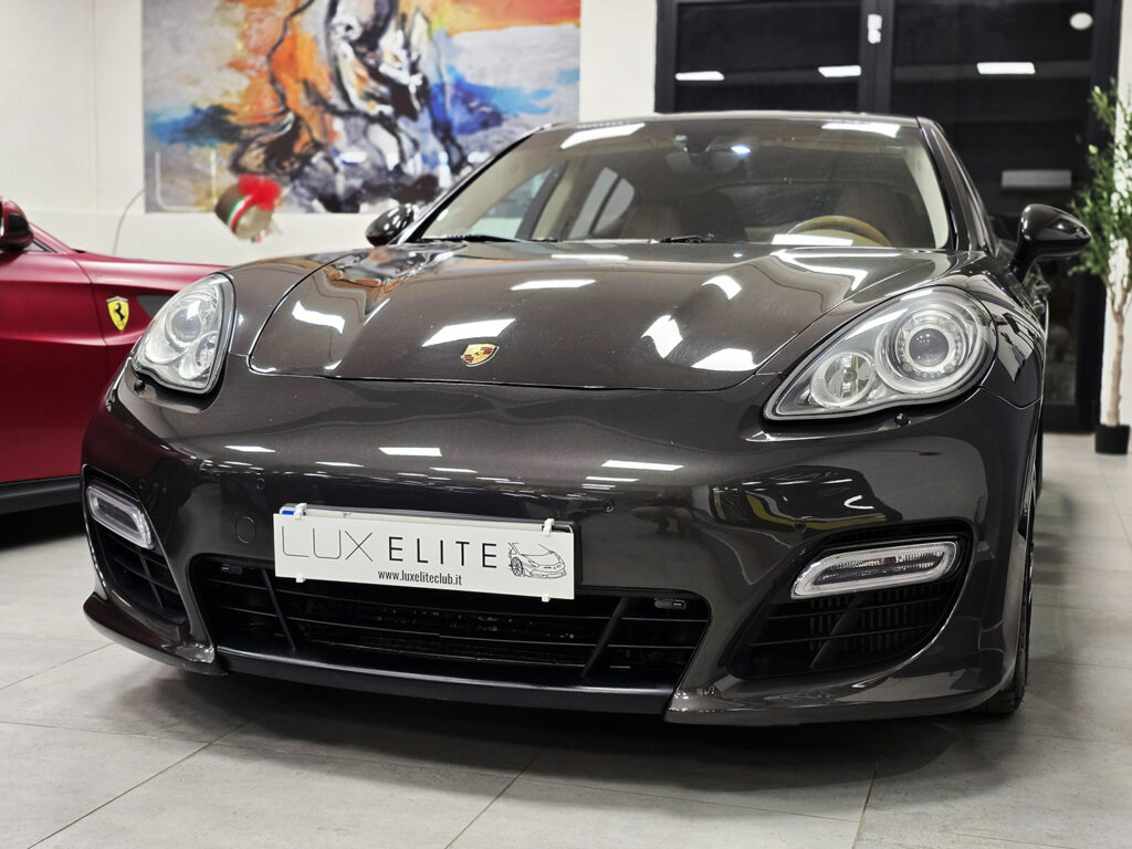 Porsche Panamera Turbo - foto 1 di 19