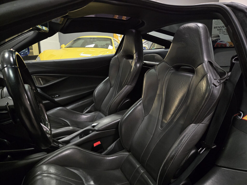 McLaren 720S - foto 11 di 23