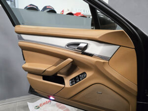 Porsche Panamera Turbo - foto 12 di 19
